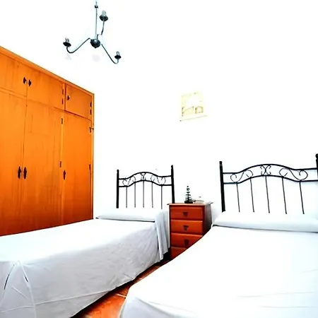 Villa De Vacaciones Con Piscina Y Jardin Privado En - Es-180-13 *