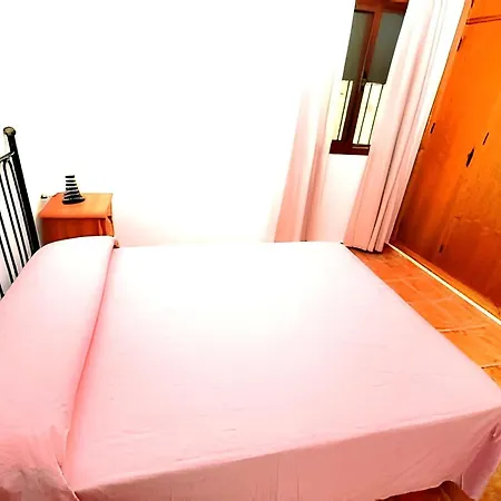 Villa De Vacaciones Con Piscina Y Jardin Privado En - Es-180-13
